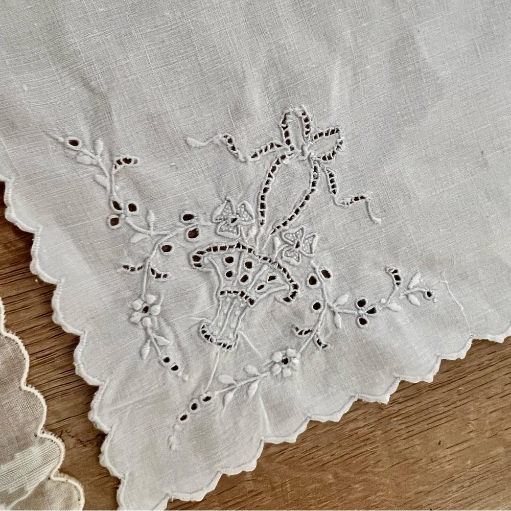2 PCs Vintage Handkerchiefs Hankies Napkins - Gauzy Embroidered Flower & Crochet - Picture 3 of 5